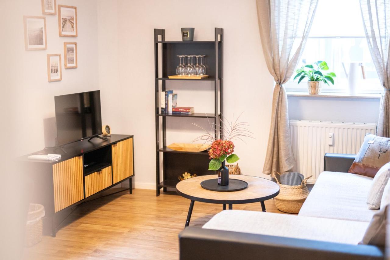 Toni Charming Im Idyllischem Villenviertel Mit Netflix Apartment