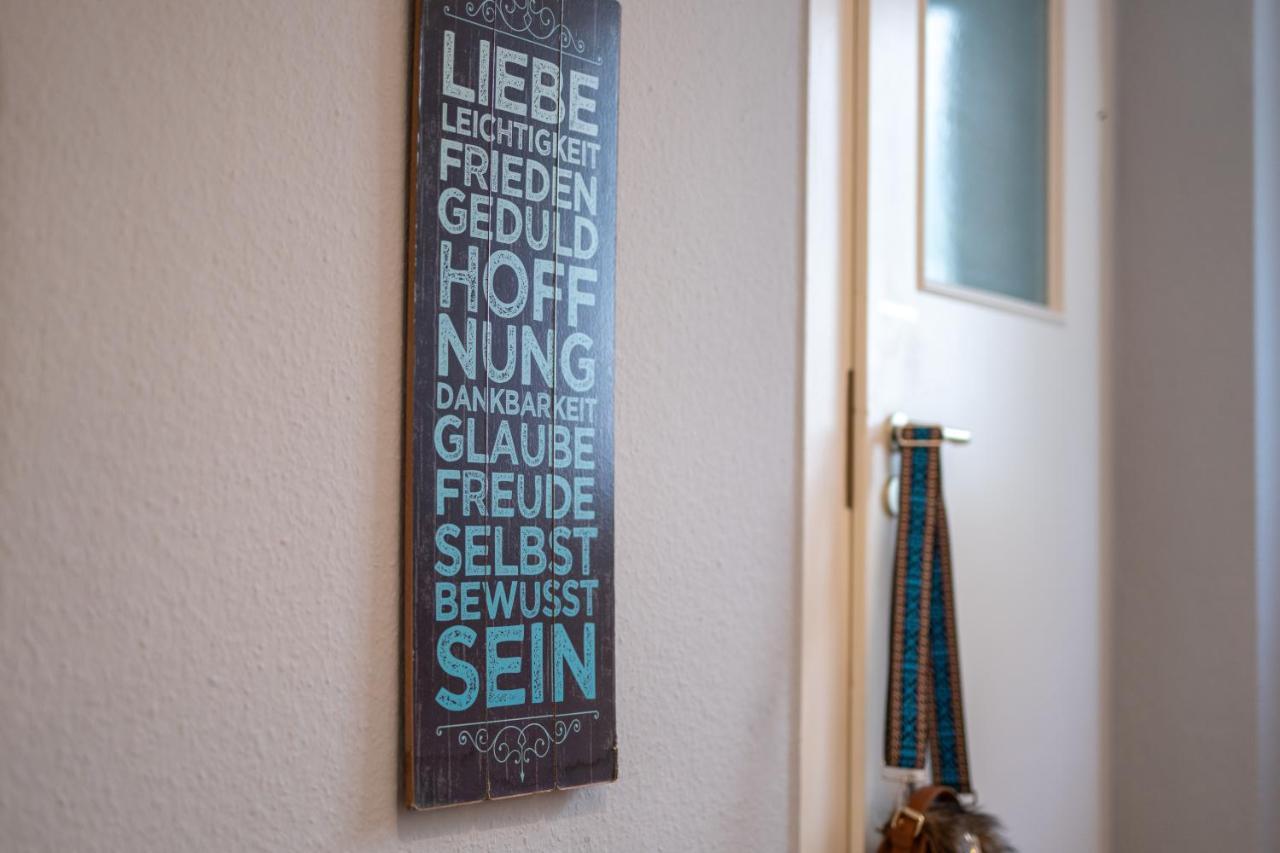 Toni Charming Im Idyllischem Villenviertel Mit Netflix